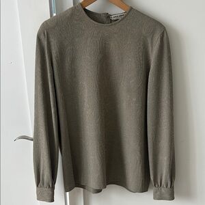 Giorgio Armani Le Collezioni  Woman’s Beige Long Sleeve Blouse Size 8